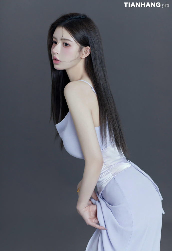 台风取消武汉演唱会，韩红再陷风波，与冯小刚合作片酬引热议